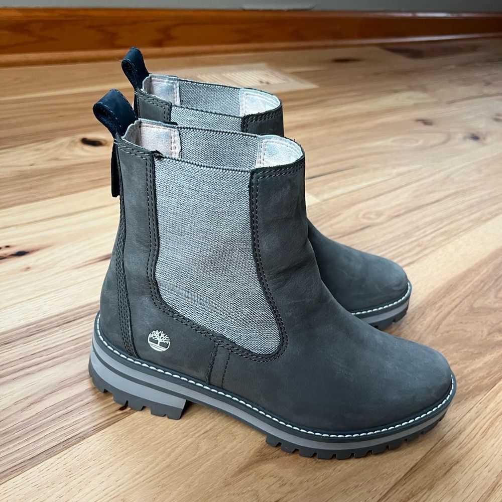 Timberland Women Gray Courmayeur Valley Suede Chelsea Pull-on Boots Size 9